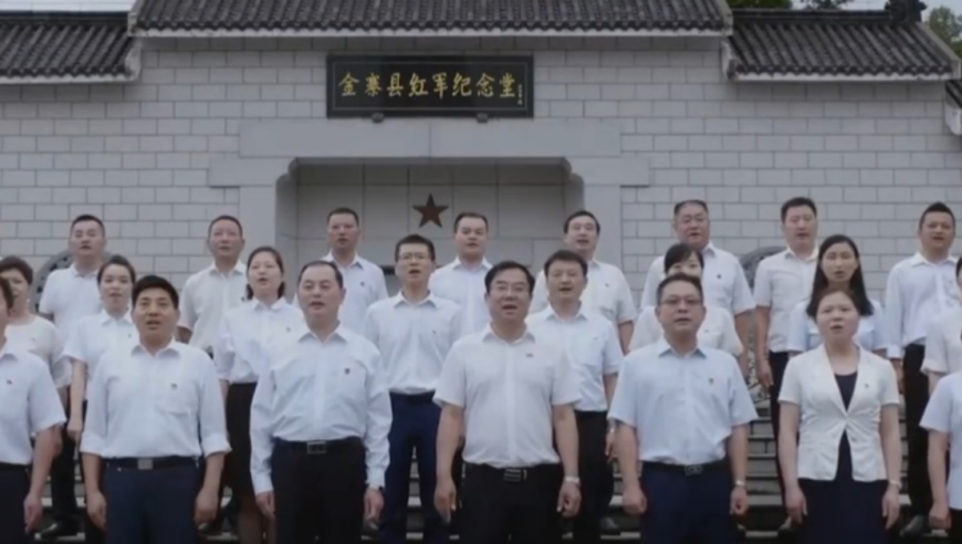 2025澳门今晚一肖一码鬼谷子,小男孩隔着玻璃和老虎“打起来”,经典解释落实_尊享版V10.14